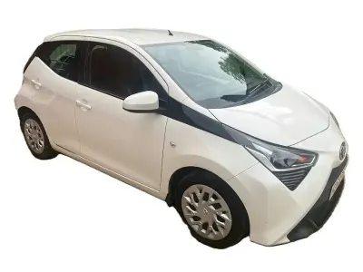 Używany Toyota Aygo X-play 71 KM (52 kW) 2019 Biały Hatchback