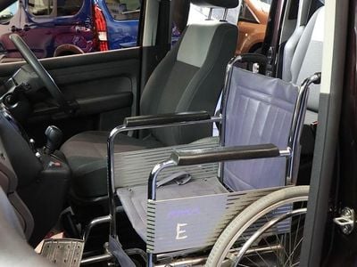 Begagnad VW Caddy Maxi Life 2014 Minibuss