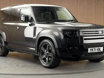 Used Land Rover Defender SE Dynamic 300 HP (220 kW) 2023 SUV