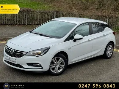 Gebraucht Vauxhall Astra S 105 PS (77 kW) 2018 Weiß Kleinwagen