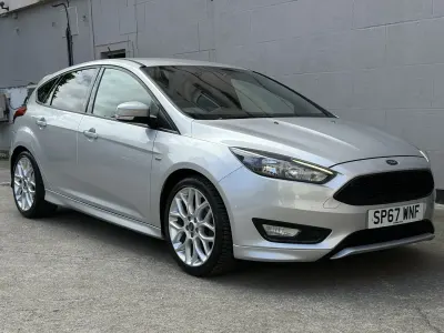 Used Ford Focus ST-Line 125 HP (91 kW) 2017 Silver Hatchback