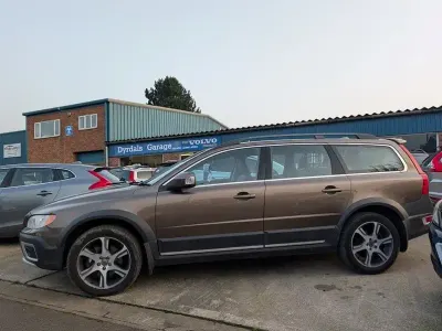 Usado Volvo XC70 SE Lux 215 HP (158 kW) 2011 Castanho Carrinha