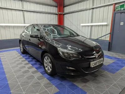 Used Vauxhall Astra Design Edition 2015 Black Hatchback