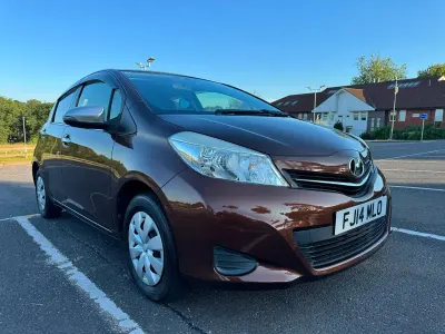 Used Toyota Yaris 2014 Brown Hatchback