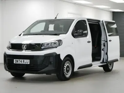 Used Vauxhall Vivaro 145 HP (106 kW) 2024 White MPV