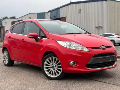 Used Ford Fiesta Titanium 70 HP (51 kW) 2012 Red Hatchback