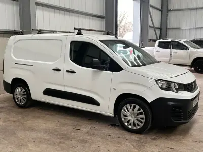 Begagnad Peugeot Partner 100 HK (73 kW) 2020 Vit Minibuss