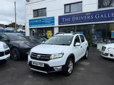 Gebraucht Dacia Sandero Lauréate 90 PS (66 kW) 2016 Weiß Kleinwagen