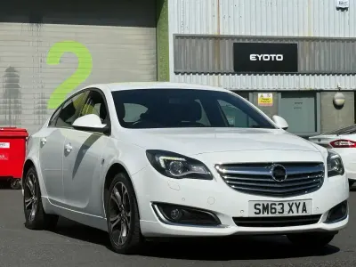 Used Vauxhall Insignia Edition 140 HP (102 kW) 2014 White Hatchback