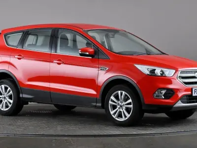 Usado Ford Kuga Zetec 120 CV (88 kW) 2017 Rojo SUV