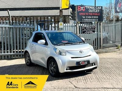 Used Toyota iQ 68 HP (50 kW) 2012 Silver Hatchback