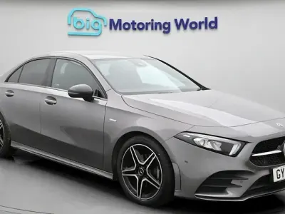 Begagnad Mercedes A180 Executive 136 HK (100 kW) 2022 Grå Sedan
