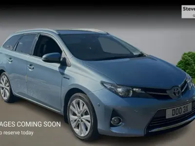 Used Toyota Auris Hybrid 136 HP (100 kW) 2013 Blue Estate