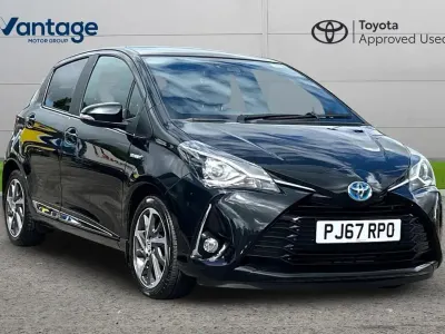 Used Toyota Yaris 100 HP (73 kW) 2017 Black Hatchback
