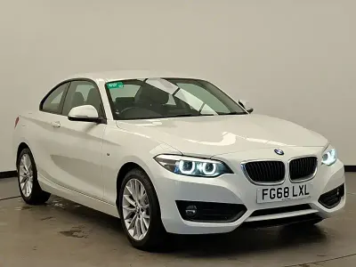 Begagnad BMW 218 Performance 150 HK (110 kW) 2018 Vit Sportkupé