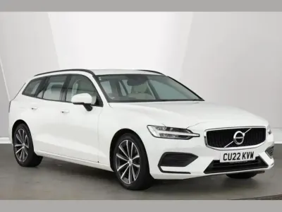 Używany Volvo V60 Momentum 161 KM (118 kW) 2022 Biały Kombi