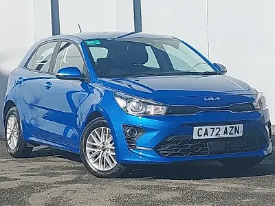 Begagnad Kia Rio 83 HK (61 kW) 2023 Blå Halvkombi