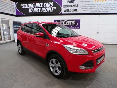 Usado Ford Kuga Zetec 150 CV (110 kW) 2016 Rojo SUV