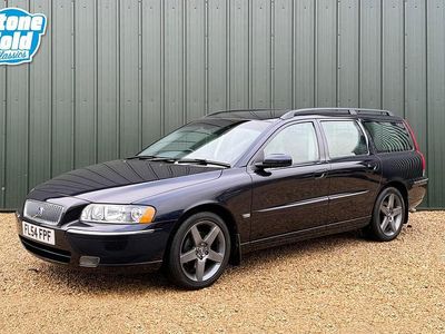 Blue Used 2004 Volvo V70 SE Estate | £8,995 (Expensive)