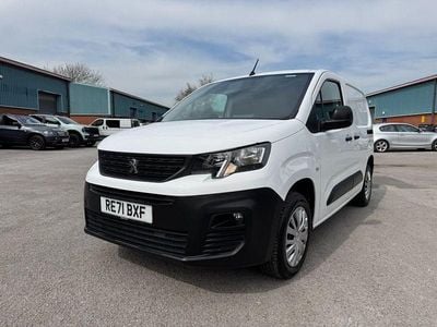 Begagnad Peugeot Partner Premium 2021 Vit Minibuss