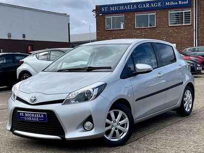 Used Toyota Yaris Hybrid T4 75 HP (55 kW) 2013 Silver Hatchback