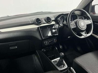 Usado Suzuki Swift 90 HP (66 kW) 2020 Vermelho Citadino
