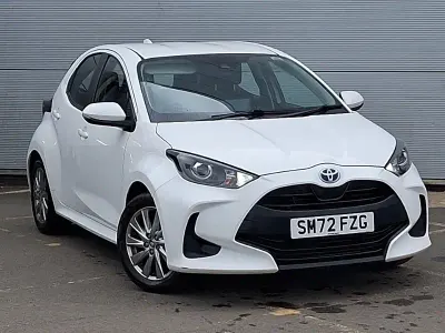 Usado Toyota Yaris Hybrid 116 CV (85 kW) 2023 Blanco Utilitario