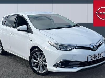 Used Toyota Auris Hybrid 136 HP (100 kW) 2018 White Hatchback