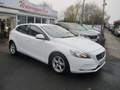 Used Volvo V40 120 HP (88 kW) 2015 White Hatchback