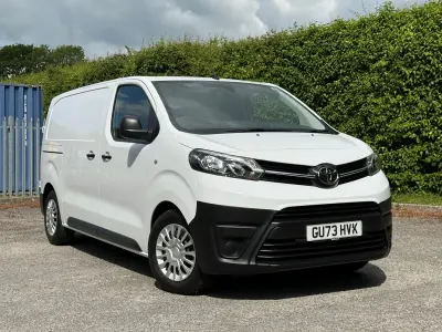 Usado Toyota Proace 120 HP (88 kW) 2023 Branco Monovolume