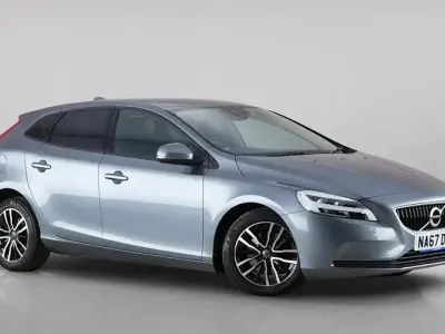 Used Volvo V40 Momentum 122 HP (89 kW) 2019 Hatchback