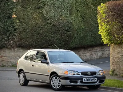 Used Toyota Corolla 97 HP (71 kW) 2001 Silver Hatchback
