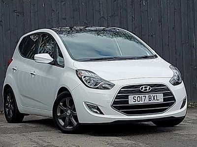 Used Hyundai ix20 Premium 90 HP (66 kW) 2017 White Hatchback