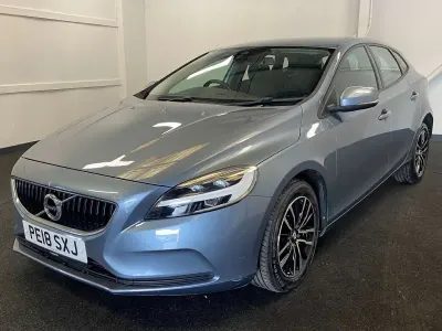 Used Volvo V40 Momentum 122 HP (89 kW) 2018 Blue Hatchback