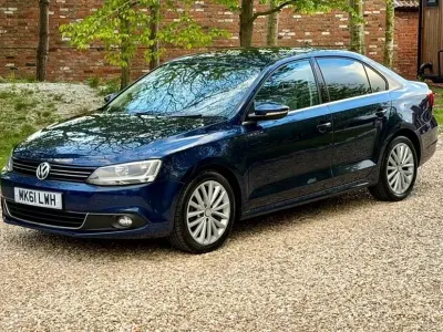 Begagnad VW Jetta Sportline 140 HK (102 kW) 2011 Blå Sedan