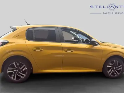Used Peugeot 208 Active+ 74 HP (54 kW) 2023 Yellow Hatchback
