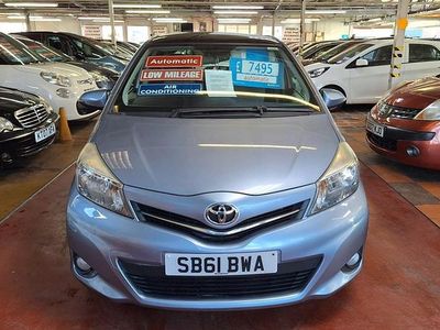 Used Toyota Yaris 101 HP (74 kW) 2012 Blue Hatchback