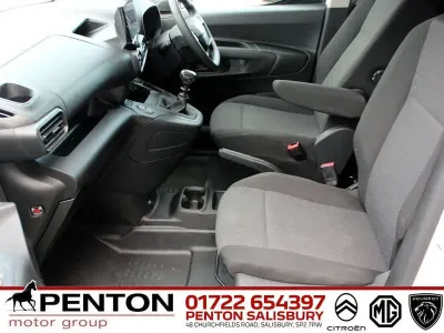 Second-hand Vauxhall Combo S 100 CP (73 kW) 2024 Alb Monovolum