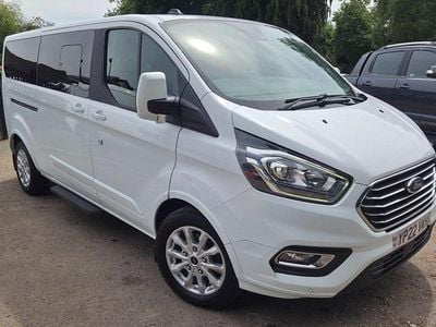 Usado Ford Tourneo Titanium 130 HP (95 kW) 2022 Branco Monovolume