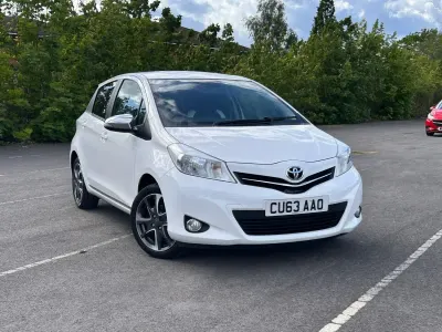 Begagnad Toyota Yaris Trend 2013 Vit Halvkombi