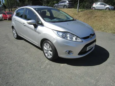 Używany Ford Fiesta Zetec 2011 Srebrny Hatchback