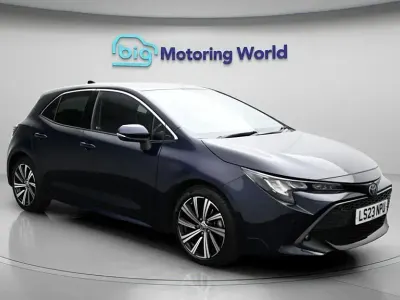 Używany Toyota Corolla Design 140 KM (102 kW) 2023 Niebieski Hatchback
