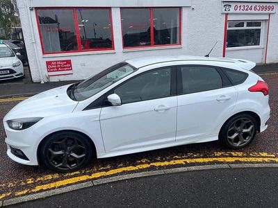 Used Ford Focus ST 185 HP (136 kW) 2015 White Hatchback
