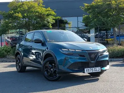 Used Alfa Romeo Junior 136 HP (100 kW) 2025 Green SUV