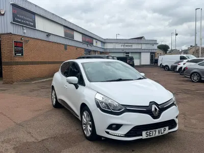 Used Renault Clio Dynamique 75 HP (55 kW) 2017 White Hatchback