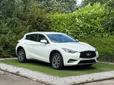Used Infiniti Q30 109 HP (80 kW) 2017 White Hatchback