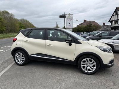 Used Renault Captur Dynamique 90 HP (66 kW) 2015 White SUV