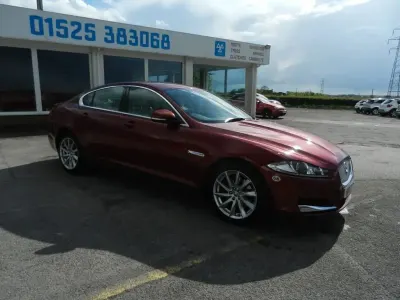 Gebraucht Jaguar XF Premium Luxury 190 PS (139 kW) 2012 Rot Limousine