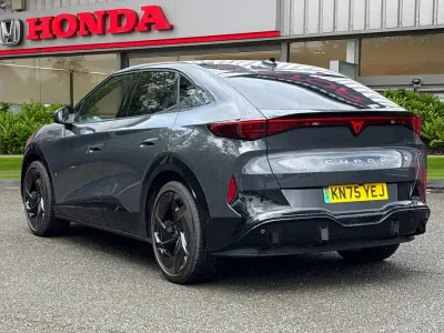 Usado Cupra Tavascan VZ1 77 kW (105 CV) 2025 Gris SUV