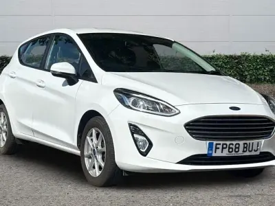 Used Ford Fiesta Zetec 101 HP (74 kW) 2018 White Hatchback